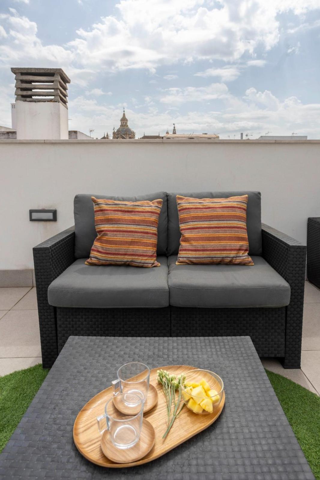 Private & Pool Goyeneta Sevilla Urban Apartment Zewnętrze zdjęcie