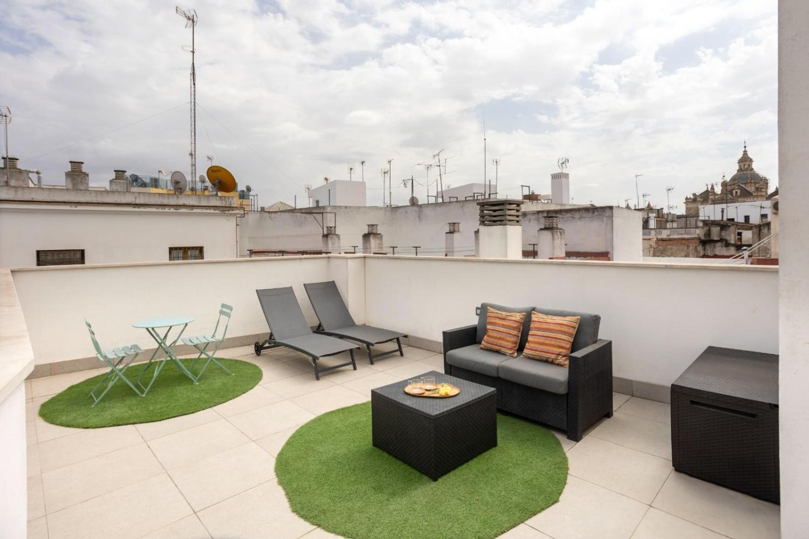 Private & Pool Goyeneta Sevilla Urban Apartment Zewnętrze zdjęcie